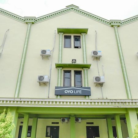 Oyo Life 2508 Alba Suites Homestay Syariah Tulungagung Zewnętrze zdjęcie