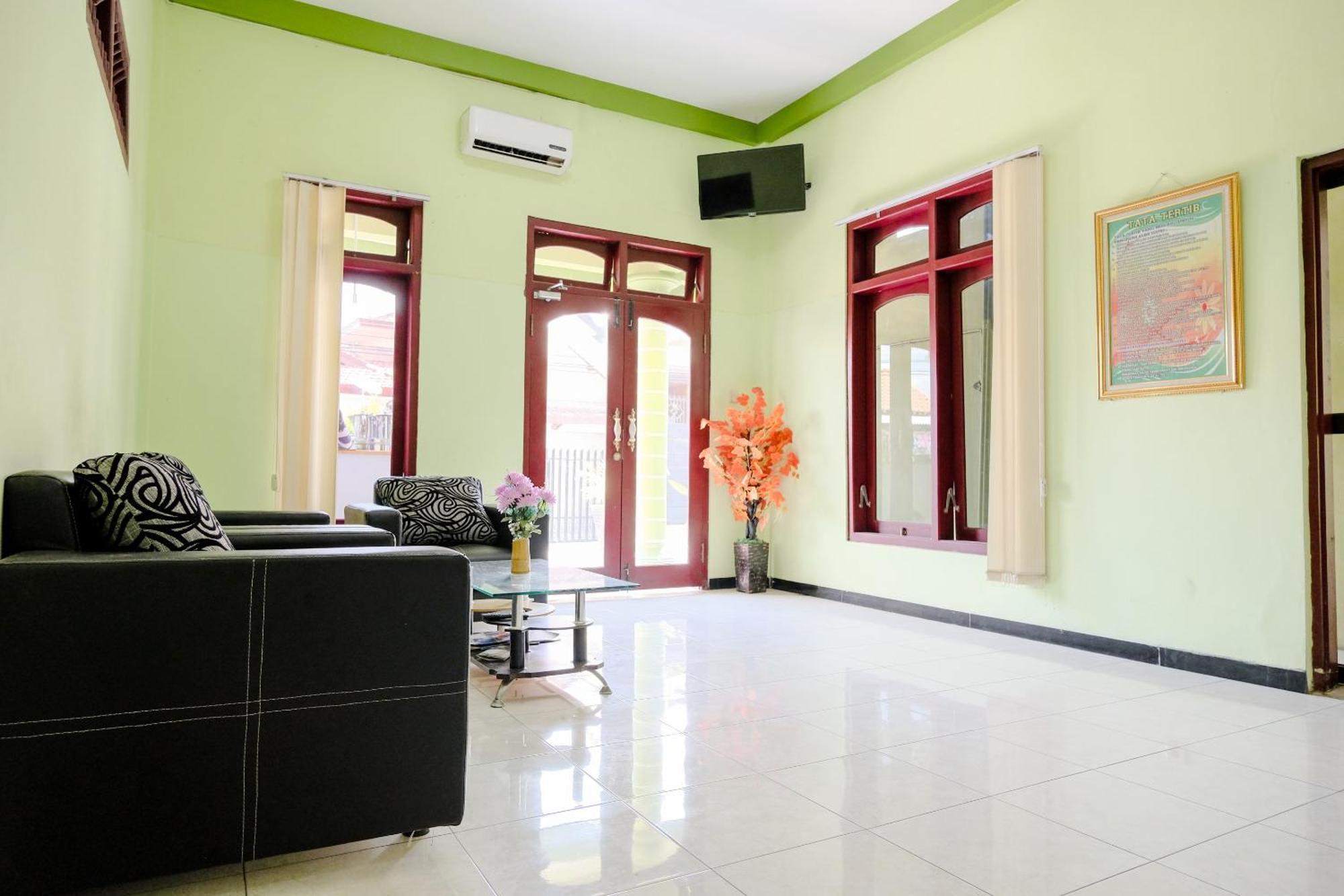 Oyo Life 2508 Alba Suites Homestay Syariah Tulungagung Zewnętrze zdjęcie