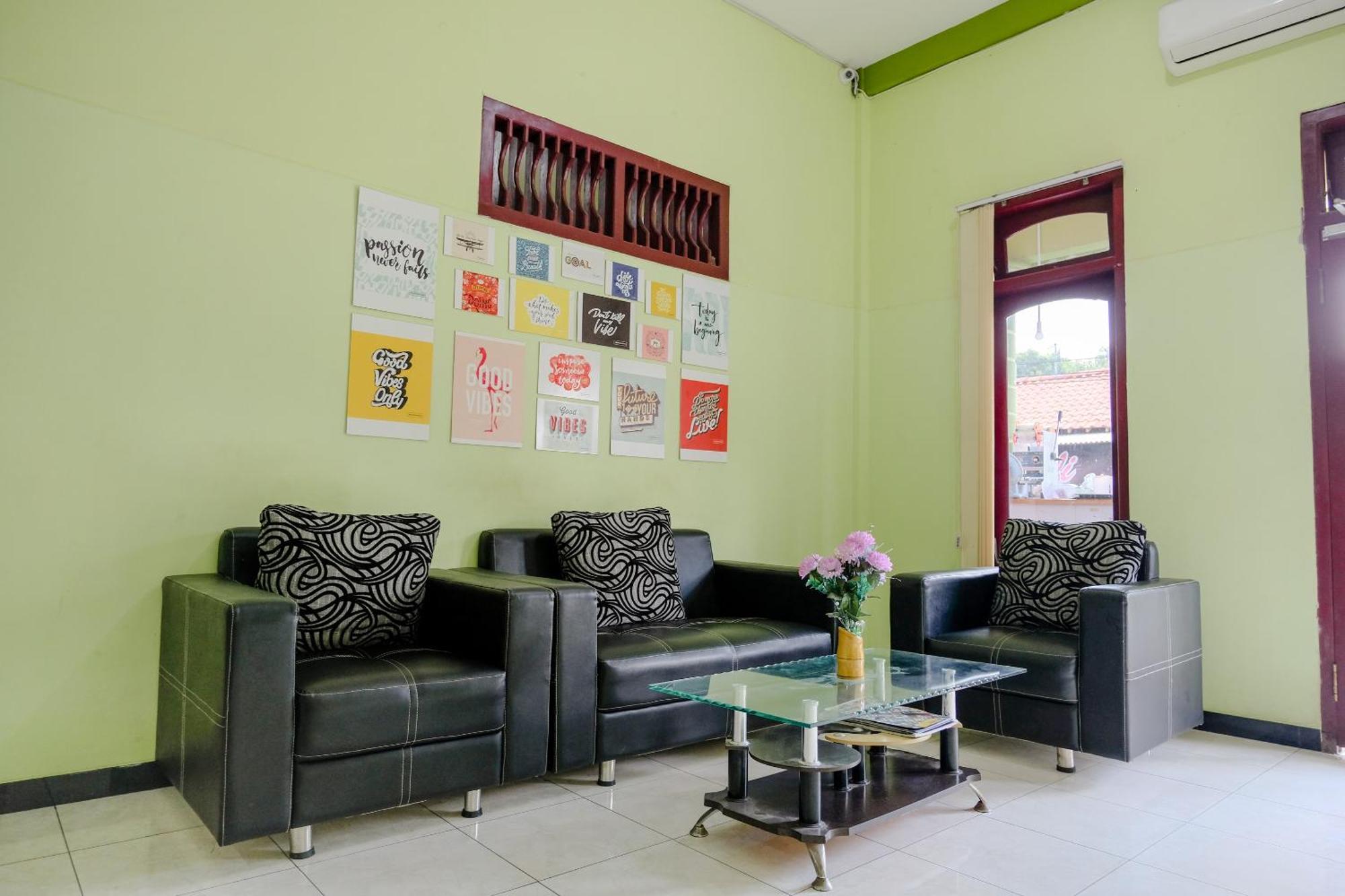 Oyo Life 2508 Alba Suites Homestay Syariah Tulungagung Zewnętrze zdjęcie