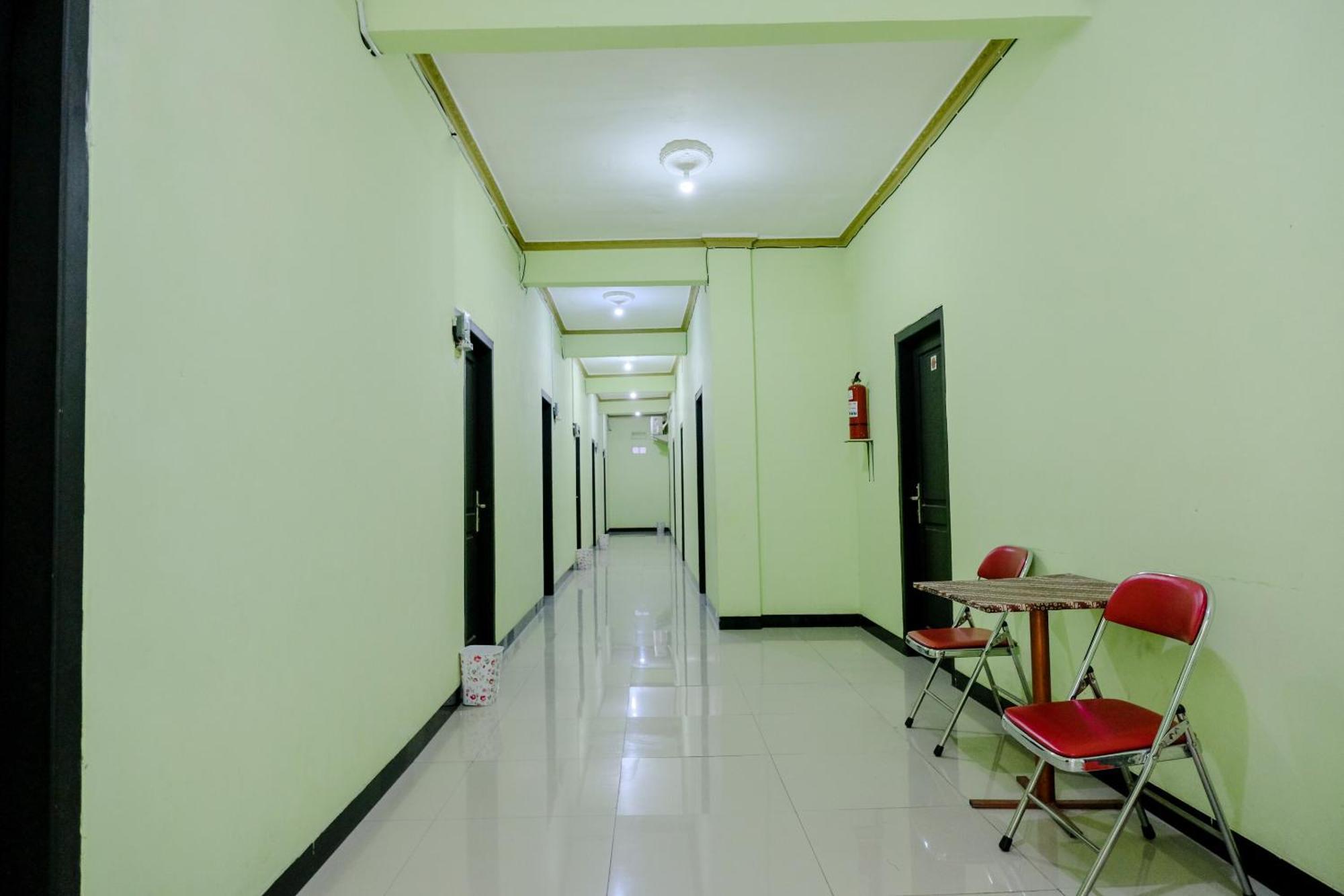 Oyo Life 2508 Alba Suites Homestay Syariah Tulungagung Zewnętrze zdjęcie