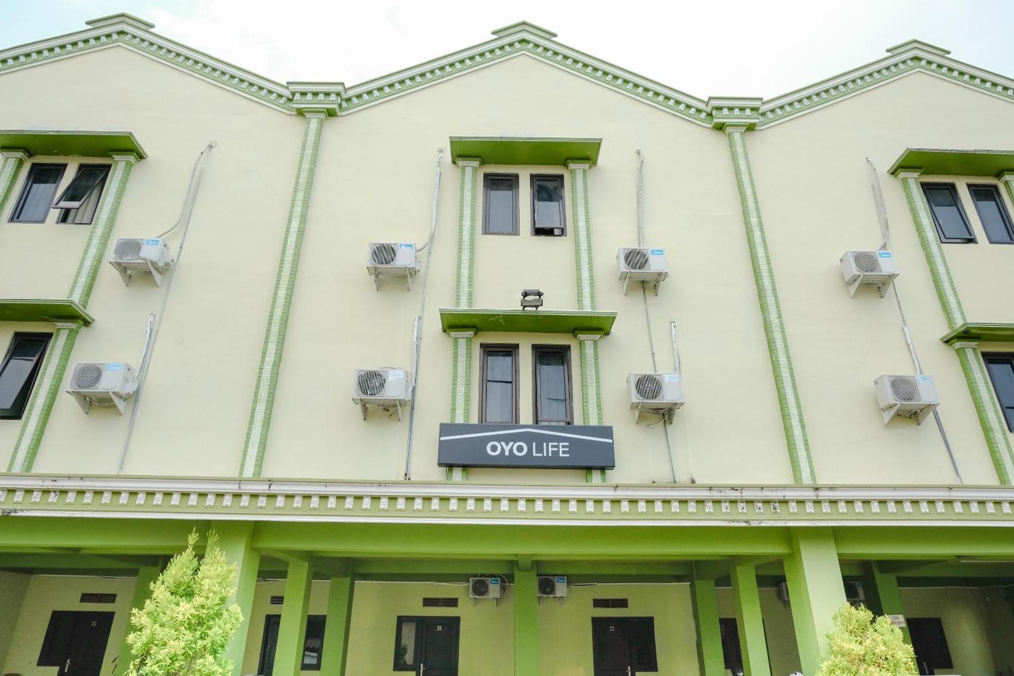 Oyo Life 2508 Alba Suites Homestay Syariah Tulungagung Zewnętrze zdjęcie