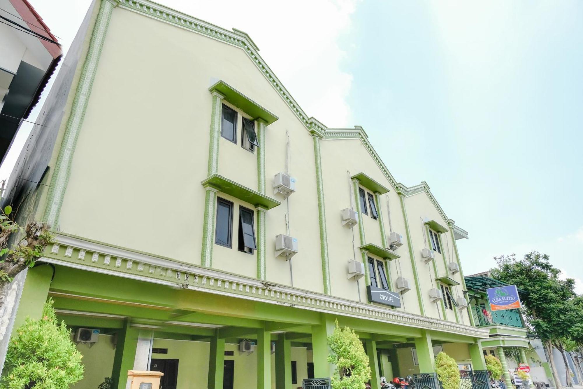 Oyo Life 2508 Alba Suites Homestay Syariah Tulungagung Zewnętrze zdjęcie