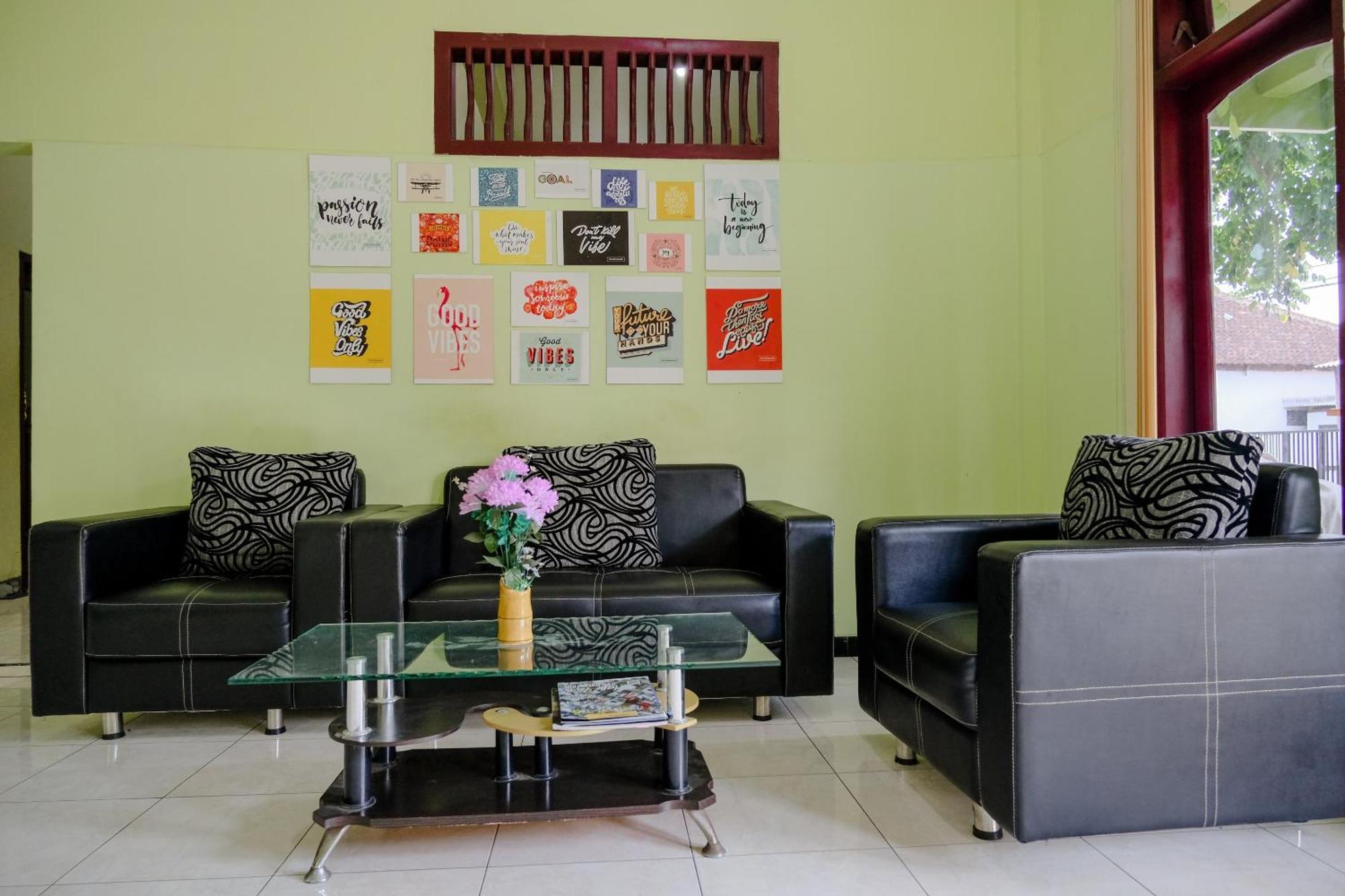 Oyo Life 2508 Alba Suites Homestay Syariah Tulungagung Zewnętrze zdjęcie